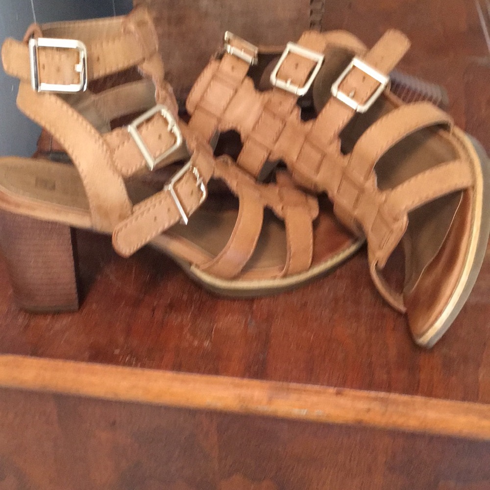 💐White Mountain Gladiator Sandals💐